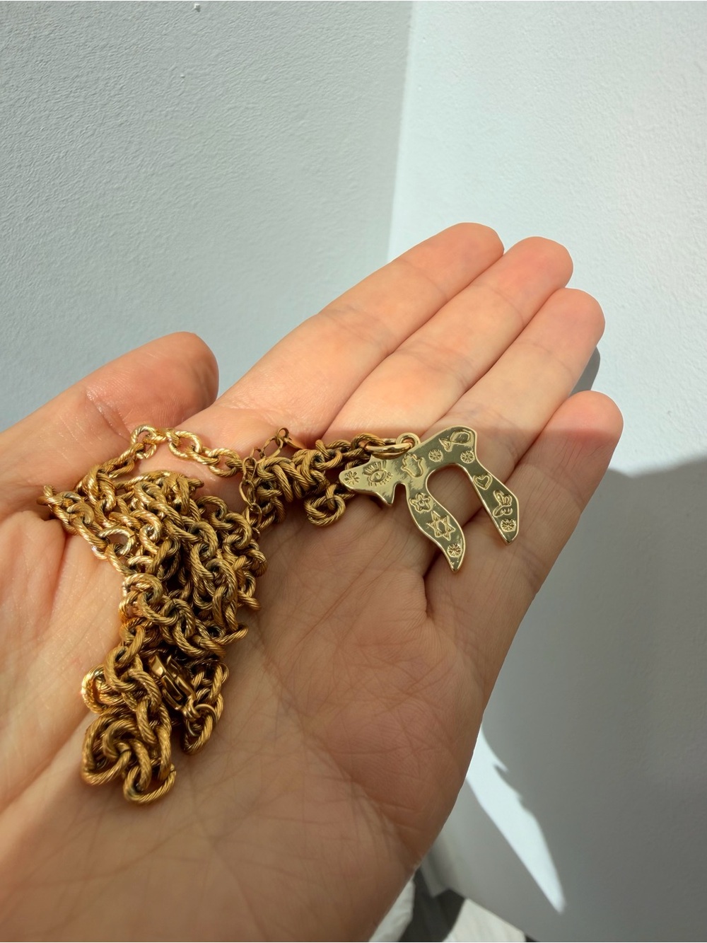 CHAI Pendant Necklace in Gold